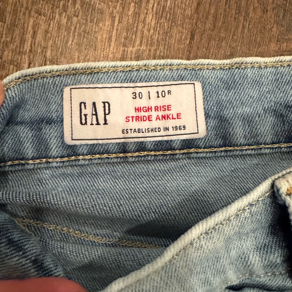 GAP High Rise Light Blue Jeans - Picture 6 of 11